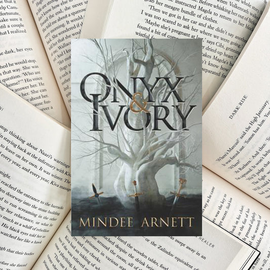 Onyx & Ivory By Mindee Arnett (SECOND-HAND)