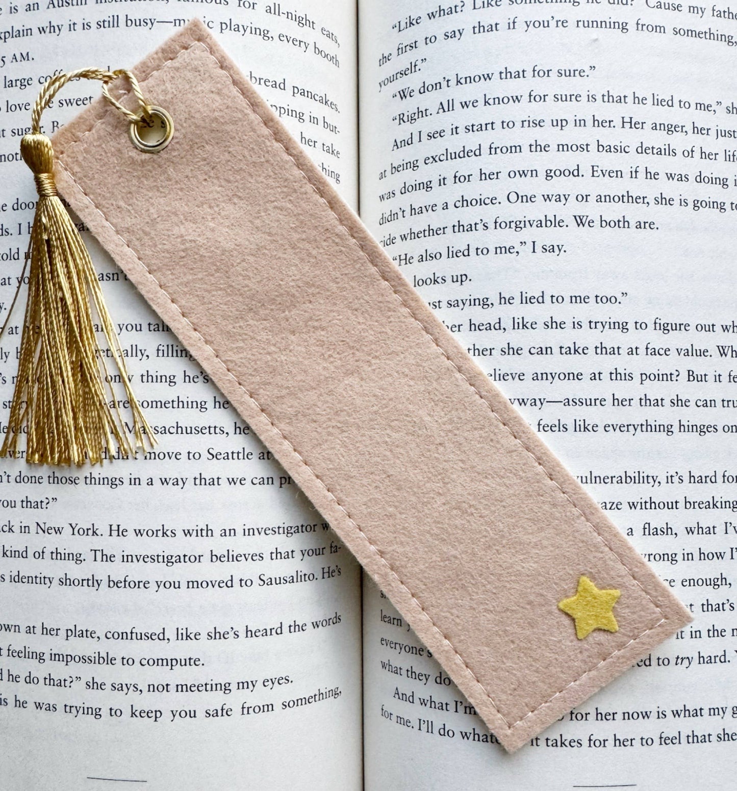 READ Bookmark Pink